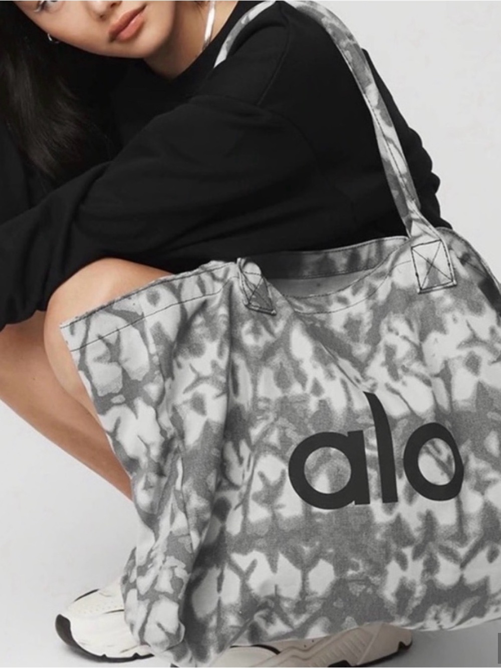 ALO Yoga Gray Tie-Dye Canvas Tote New - Picture 2 of 8